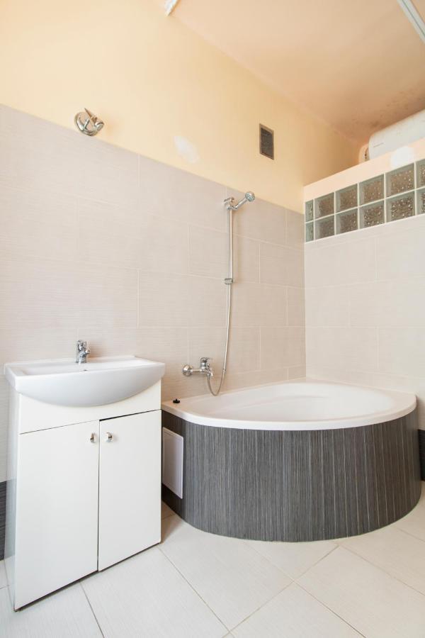 Spacious Apartments Zyblikiewicza Street Krakow Luaran gambar